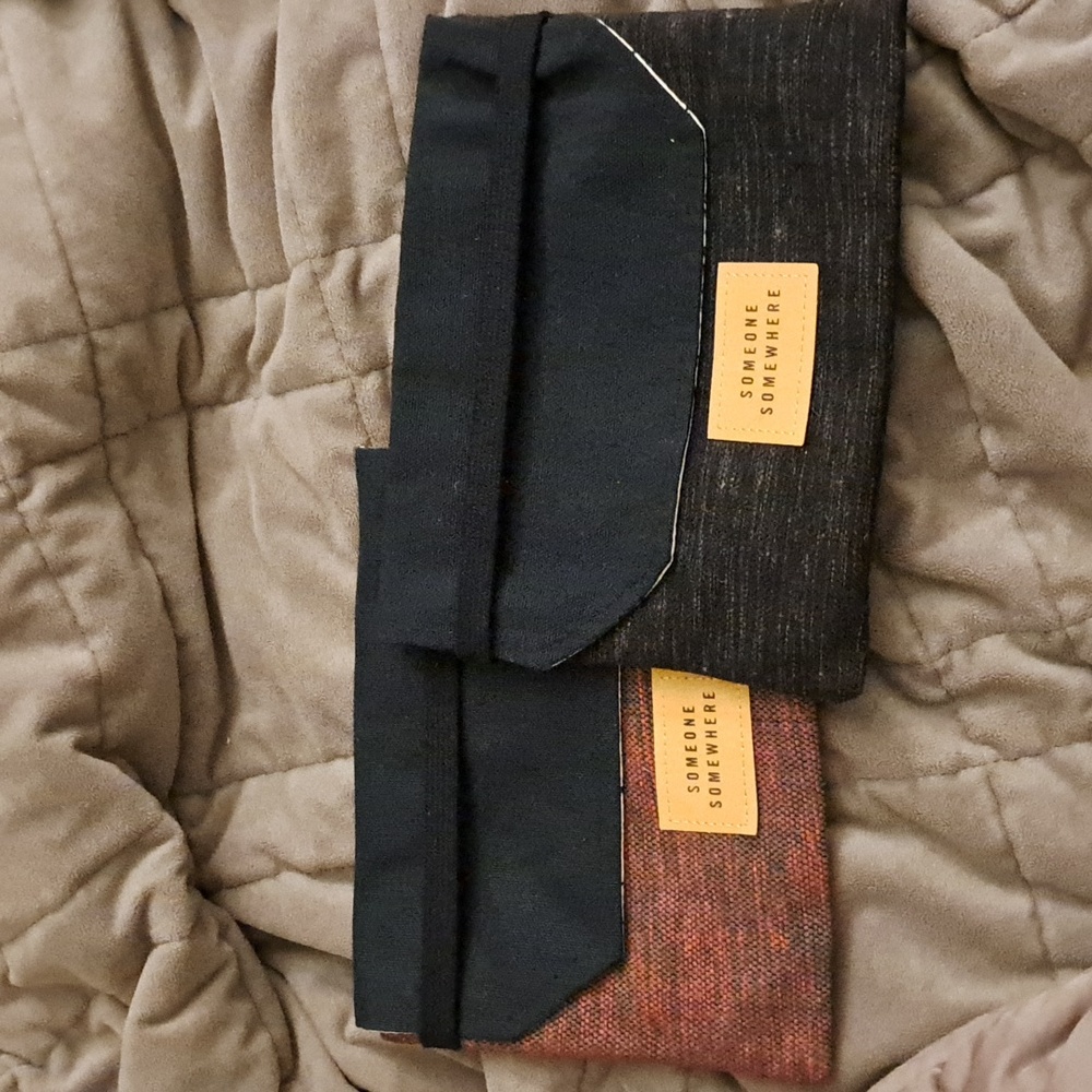 2 Delta Airlines Blue & Red SOMEONE SOMEWHERE Amenity Toiletries Bag Pouches